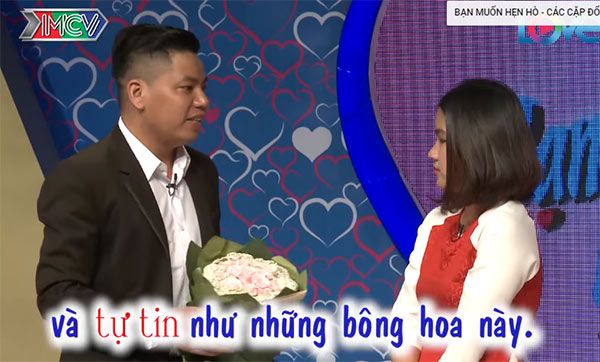 Chàng trai mang 21 câu chất vấn: “Sau chương trình, Trang bỏ lại lời chúc trên bó hoa tôi tặng” Chàng trai mang 21 câu chất vấn: “Sau chương trình, Trang bỏ lại lời chúc trên bó hoa tôi tặng”