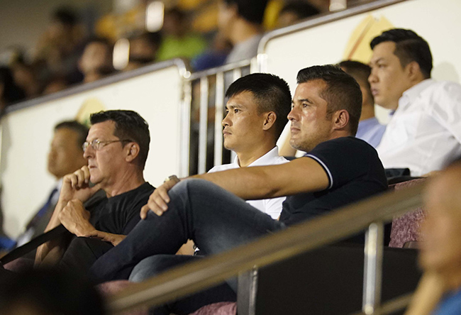 Công Vinh chơi lớn để vô địch V-League: Bao nhiêu tiền cho đủ?