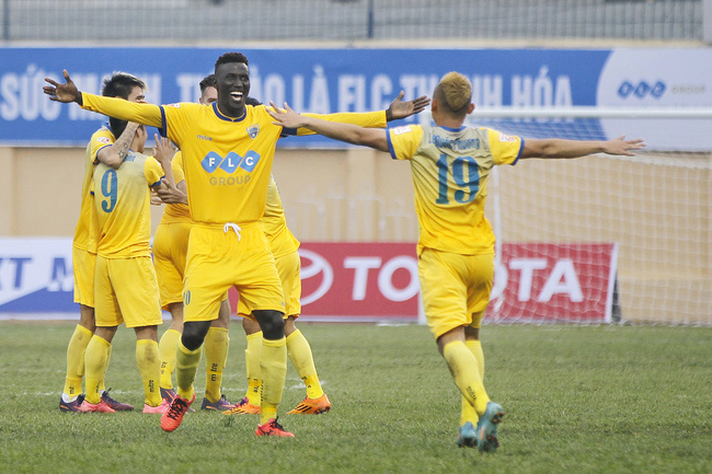 Công Vinh chơi lớn để vô địch V-League: Bao nhiêu tiền cho đủ?