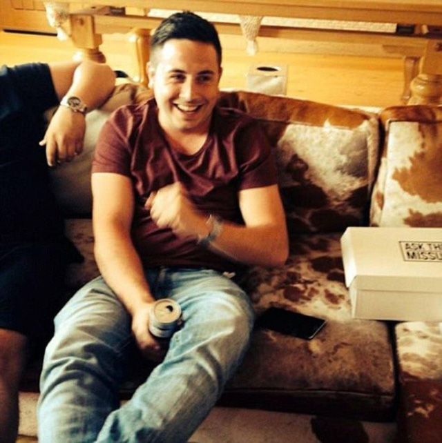 Cho người lạ vào nhà ngủ mà cứ tưởng con trai đi chơi Halloween về