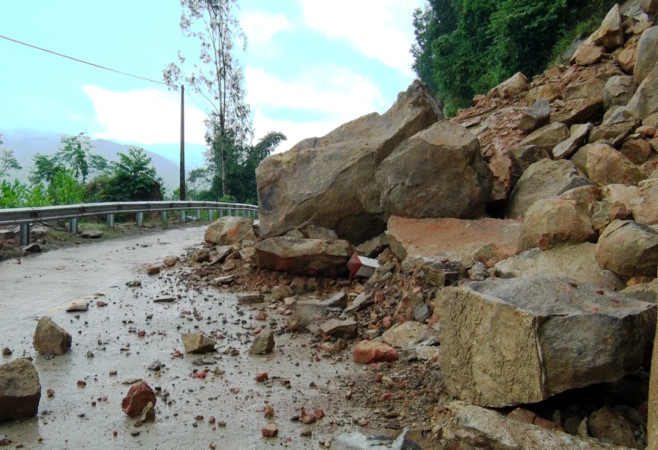 Nhà dân, trường học ở Quảng Nam ngập sâu