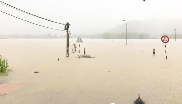 Mưa lũ chia cắt nhiều vùng Phú Yên