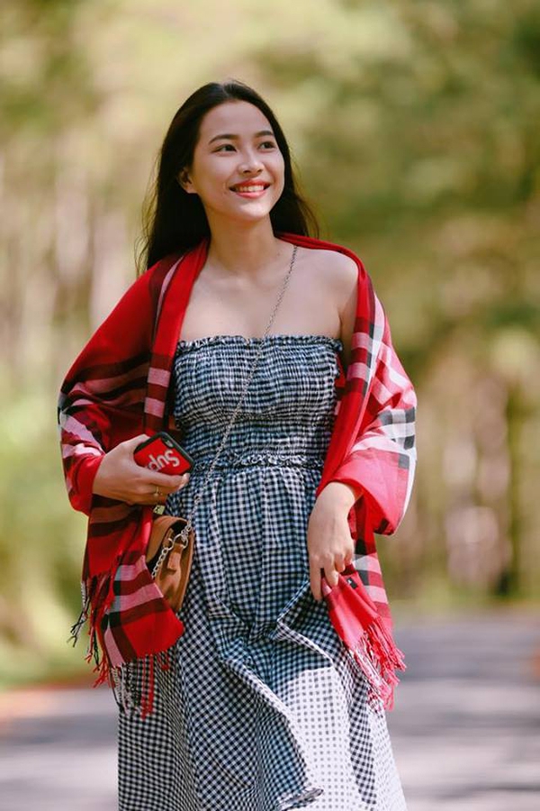 Vóc dáng nuột nà, nóng bỏng của thiếu nữ 18 tuổi Sài Gòn