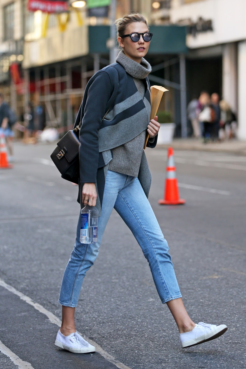 Kiểu quần jeans dành cho thu đông sao nào cũng có một chiếc