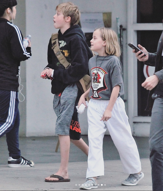 Con gái út của Jolie mê học võ karate