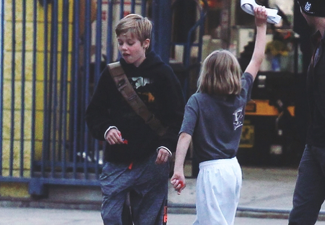 Con gái út của Jolie mê học võ karate