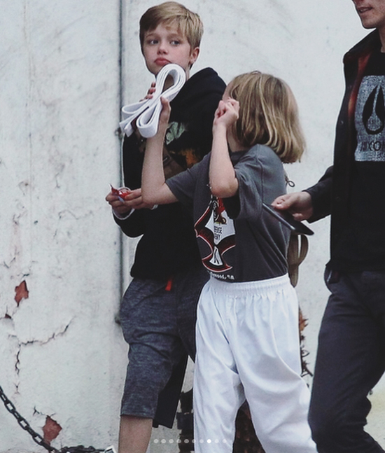 Con gái út của Jolie mê học võ karate