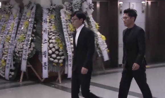 Loạt sao xuất hiện tại đám tang sao Reply 1988 sau khi vừa dự đám cưới Song Joong Ki