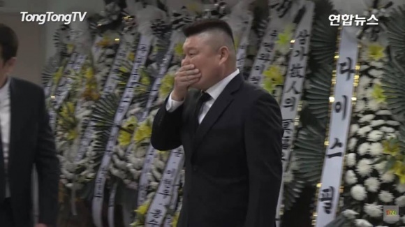 Loạt sao xuất hiện tại đám tang sao Reply 1988 sau khi vừa dự đám cưới Song Joong Ki