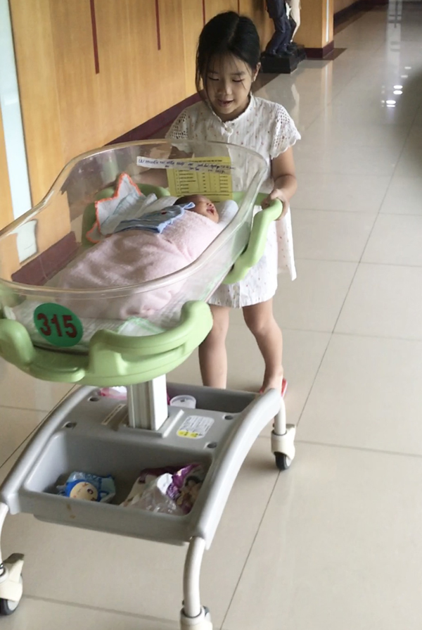 Hiền Trang Cổng mặt trời gặp khó khăn khi vượt cạn lần hai