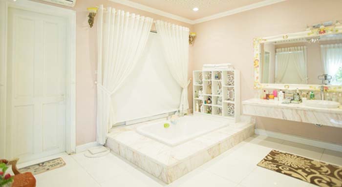 Ngất ngây biệt thự hoàng gia của Hồ Quỳnh Hương Ngất ngây biệt thự hoàng gia của Hồ Quỳnh Hương