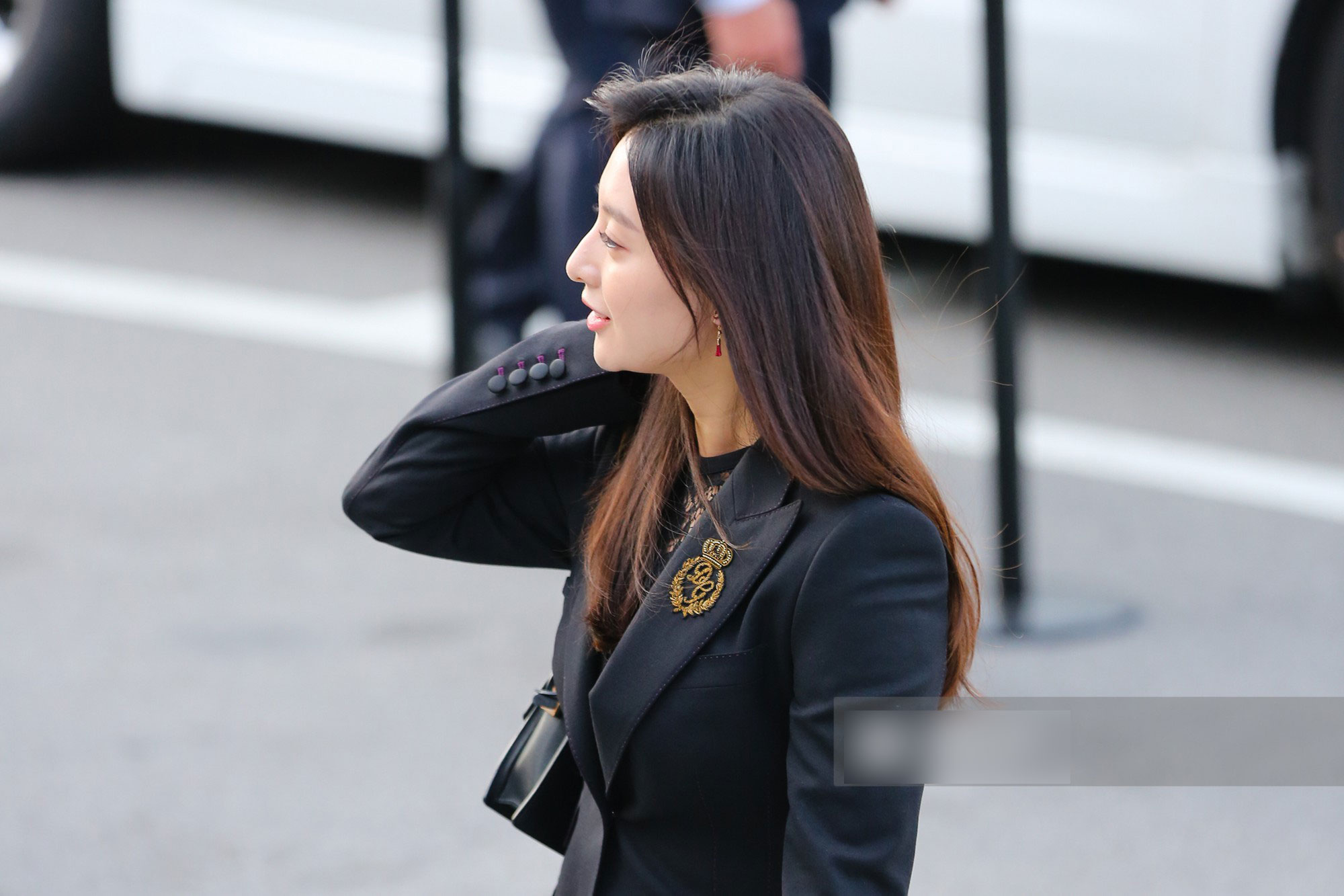 Sau cô dâu Song Hye Kyo, đây chính là mỹ nhân khiến fan đảo điên vì đẹp quá mức cho phép trong siêu đám cưới hôm qua