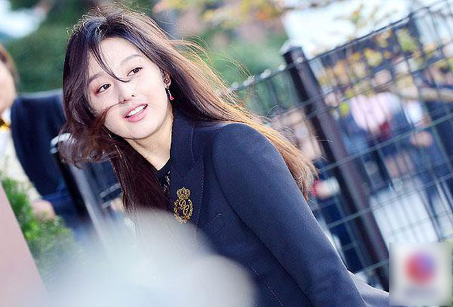 Sau cô dâu Song Hye Kyo, đây chính là mỹ nhân khiến fan đảo điên vì đẹp quá mức cho phép trong siêu đám cưới hôm qua Sau cô dâu Song Hye Kyo, đây chính là mỹ nhân khiến fan đảo điên vì đẹp quá mức cho phép trong siêu đám cưới hôm qua