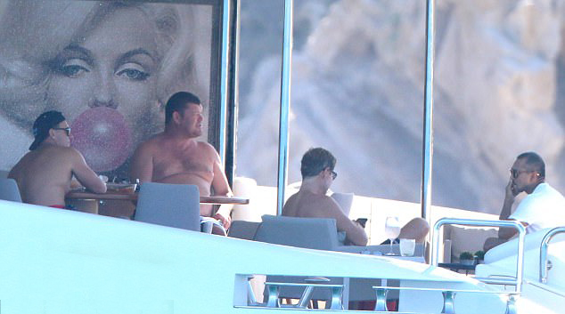 Tỷ phú sòng bài phát tướng quá đà sau khi chia tay Mariah Carey