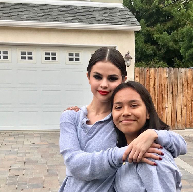 Selena Gomez phơi phới đạp xe đi chơi sau ngày gặp gỡ Justin Bieber