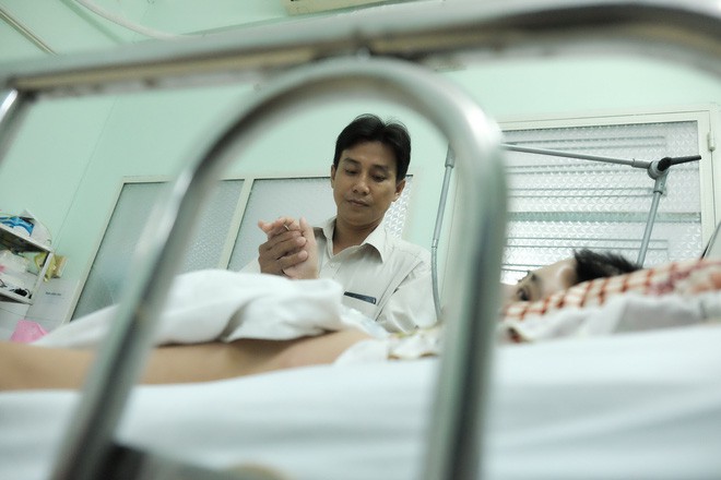 Giữ cây hay giữ trái – Đôi vợ chồng sắp đón con gái đầu lòng thì tai họa bất ngờ ập đến