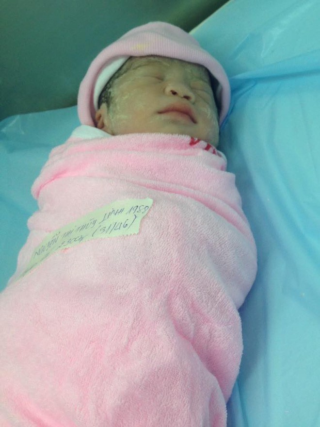 Giữ cây hay giữ trái – Đôi vợ chồng sắp đón con gái đầu lòng thì tai họa bất ngờ ập đến