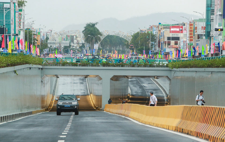 Hầm chui 120 tỷ phục vụ APEC thông xe trong mưa