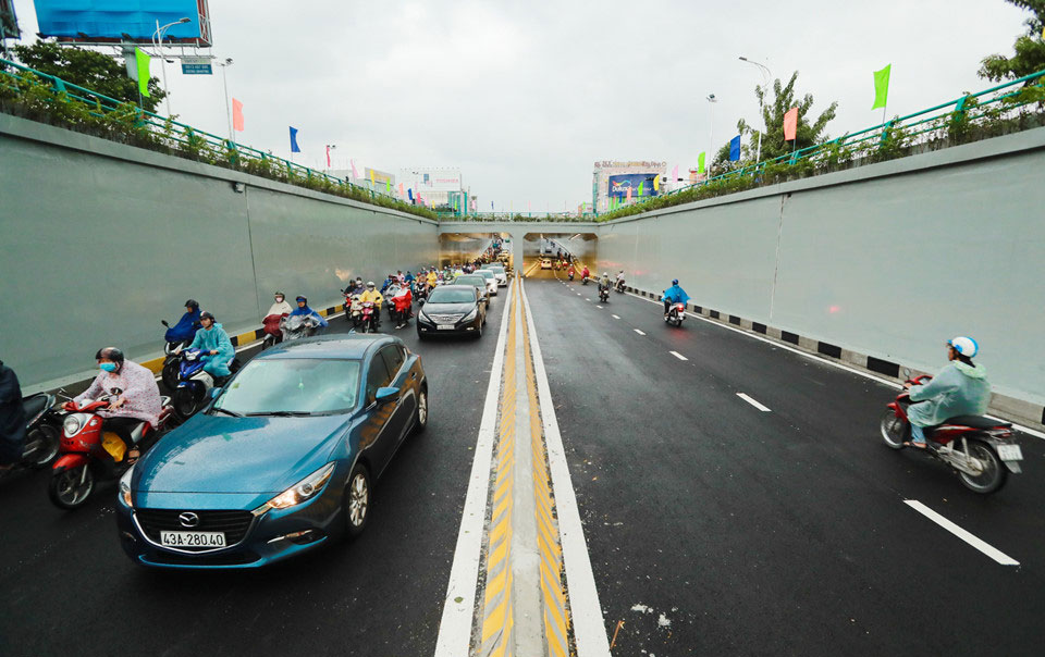 Hầm chui 120 tỷ phục vụ APEC thông xe trong mưa