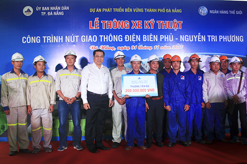 Đà Nẵng thưởng 200 triệu cho công nhân ngày thông xe hầm chui