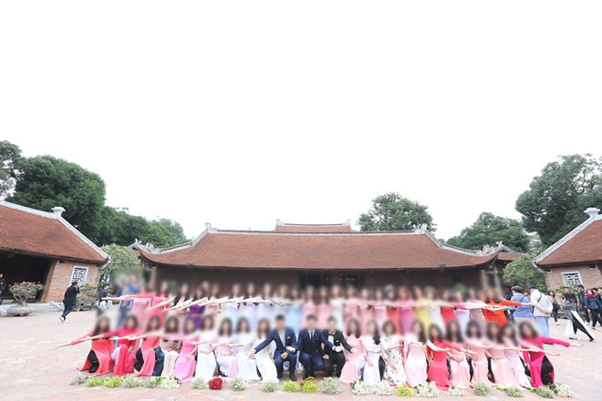 Chi 15 triệu chụp kỷ yếu, sinh viên bức xúc vì nhận ảnh không có tâm