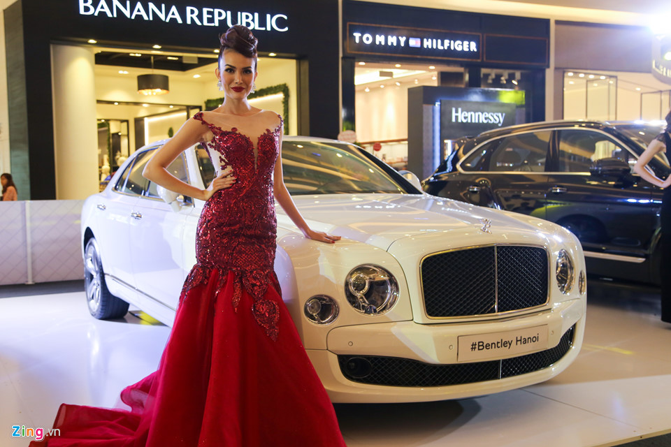 Bentley trưng bày dàn xe triệu đô ở Sài Gòn