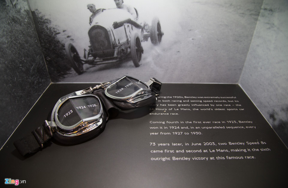 Bentley trưng bày dàn xe triệu đô ở Sài Gòn