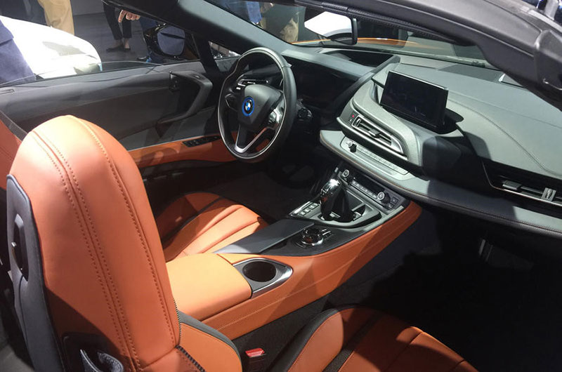 BMW i8 Roadster ra mắt, mạnh 369 mã lực