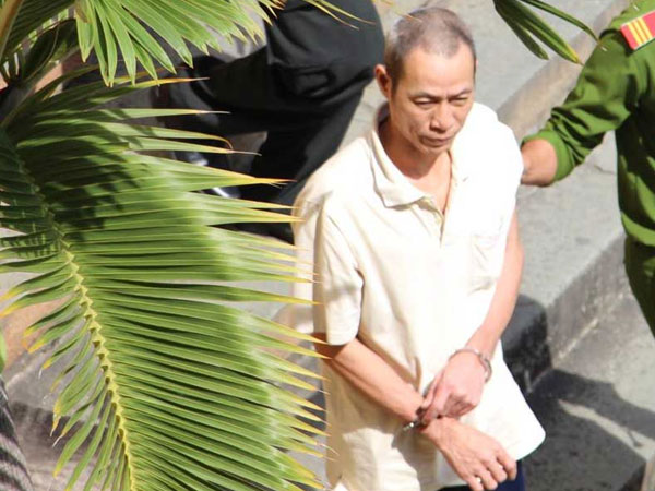 Buồn vì con chết, ép vợ uống thuốc sâu