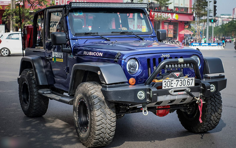 Dàn xe Jeep đón dâu huyên náo đường phố Hà Nội