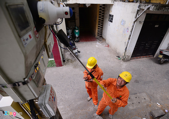 Người dùng bất ngờ vì thông báo hôm trước, hôm sau điện tăng giá