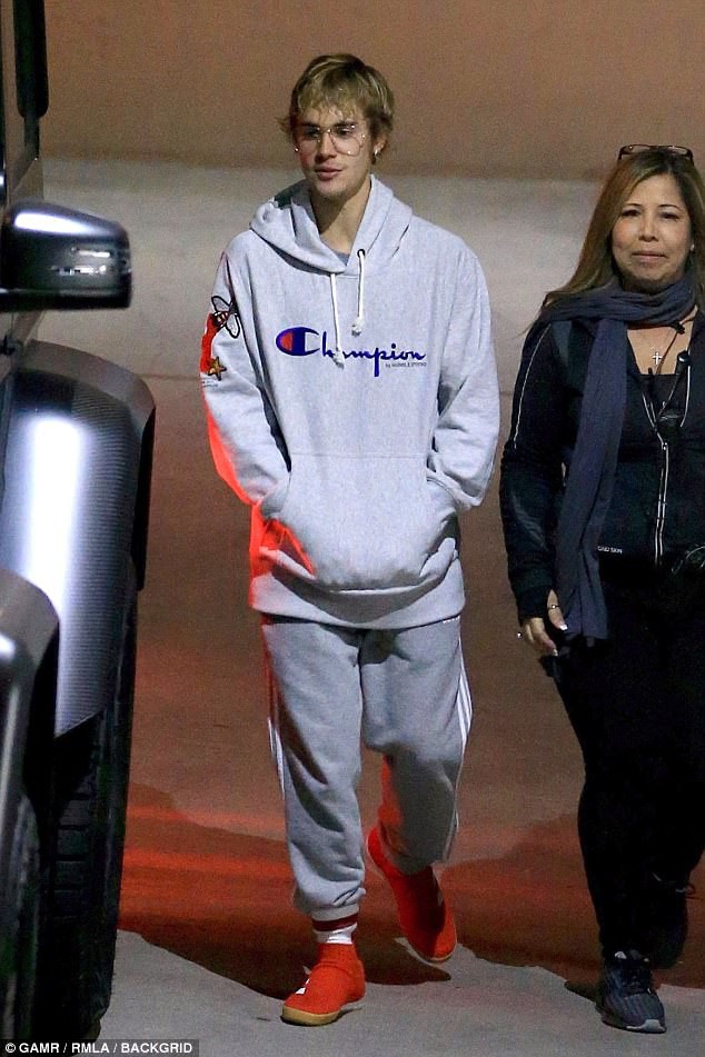 Selena Gomez xinh đẹp rạng rỡ đi hẹn hò với Justin Bieber sau thời gian xa cách