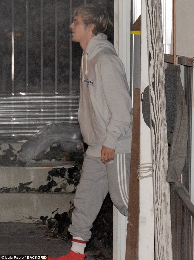 Selena Gomez xinh đẹp rạng rỡ đi hẹn hò với Justin Bieber sau thời gian xa cách Selena Gomez xinh đẹp rạng rỡ đi hẹn hò với Justin Bieber sau thời gian xa cách