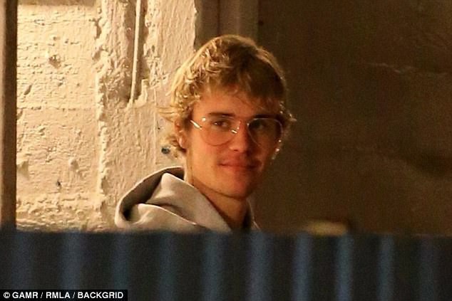 Selena Gomez xinh đẹp rạng rỡ đi hẹn hò với Justin Bieber sau thời gian xa cách