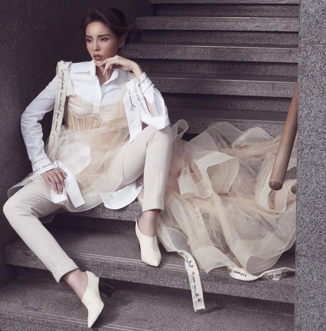 Khuôn ngực 86cm của Kỳ Duyên bỗng mất hút khi mặc xẻ sâu