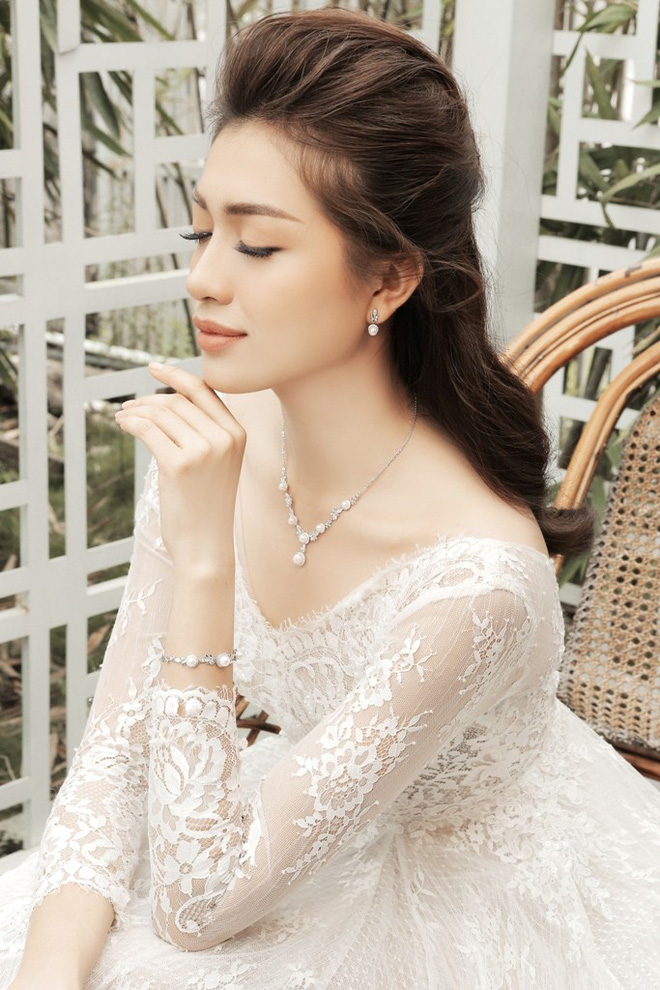 Tạm dừng Hoa hậu Hoàn vũ, Á hậu Lệ Hằng hóa cô dâu yêu kiều