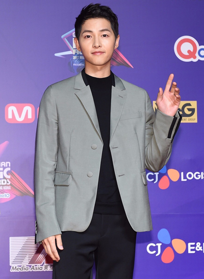 Lee Young Ae cùng dàn sao dự thảm đỏ MAMA Hong Kong