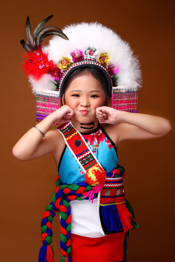 Mẫu nhí khoe dáng với trang phục Mông Cổ, Đài Loan