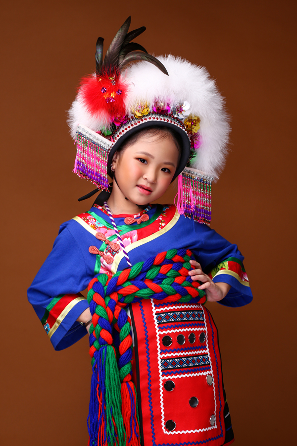 Mẫu nhí khoe dáng với trang phục Mông Cổ, Đài Loan