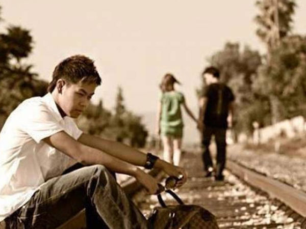 Phải khuyên nhủ thế nào khi bạn tôi là người thứ ba