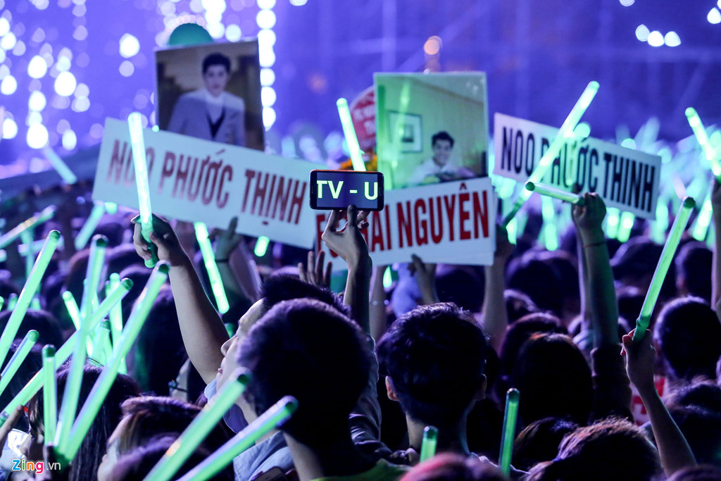 Fan ngất xỉu trong đêm nhạc hàng nghìn khán giả của Noo Phước Thịnh