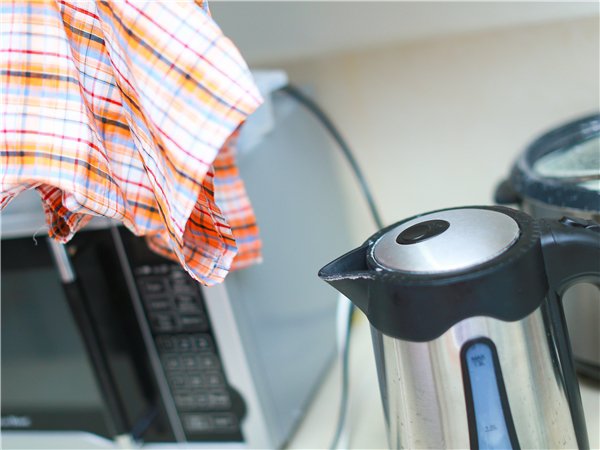 Không cần ủi, là mà quần áo vẫn phẳng phiu nhờ những mẹo cực đơn giản Không cần ủi, là mà quần áo vẫn phẳng phiu nhờ những mẹo cực đơn giản