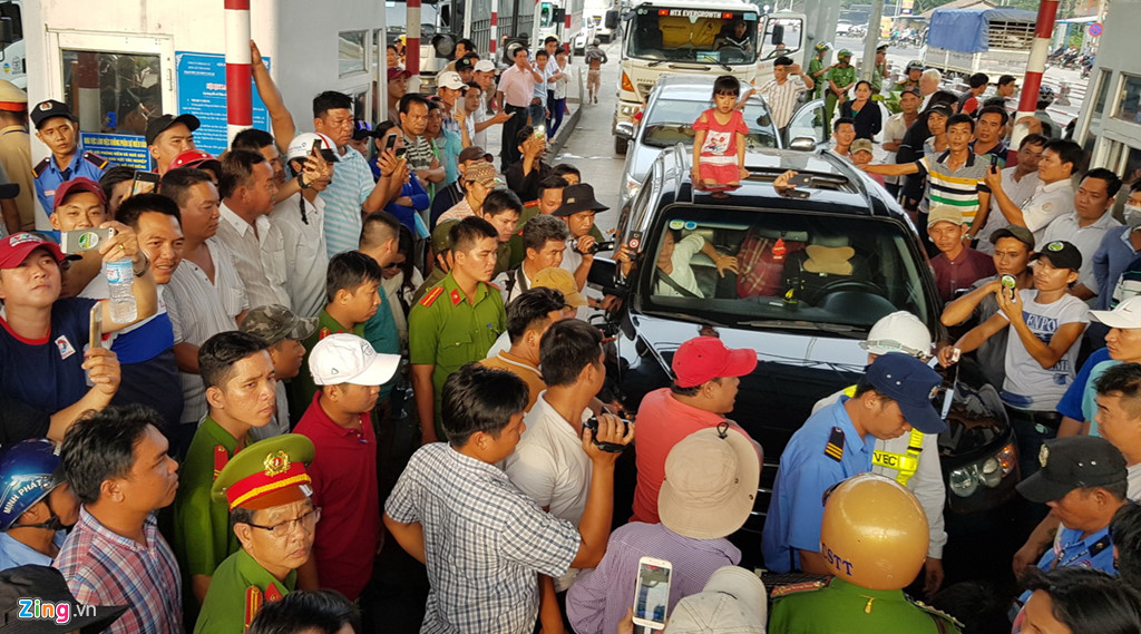 Vì sao BOT Cai Lậy hỗn loạn ngày đầu thu phí trở lại sau 3 tháng?