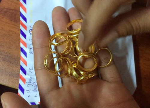 Tài xế taxi trả lại quà cưới trị giá 100 triệu đồng cho khách