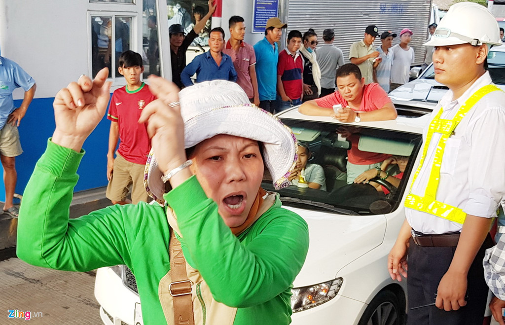 Vì sao BOT Cai Lậy hỗn loạn ngày đầu thu phí trở lại sau 3 tháng?