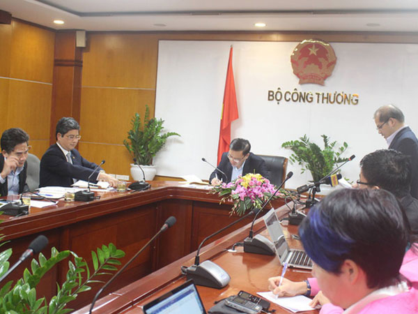 Họp báo: Tăng giá điện có tính đến hỗ trợ cho người nghèo?