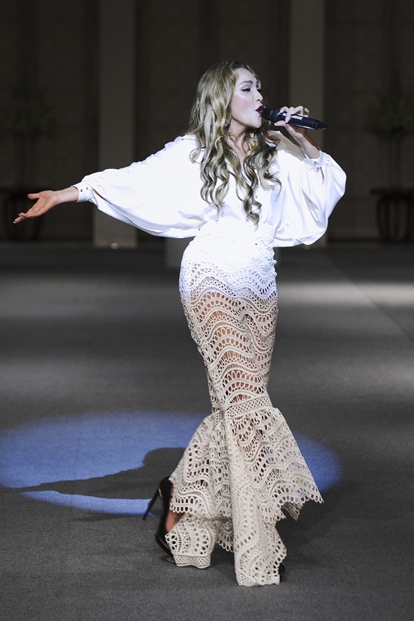 Diện lại đồ cũ, nhưng danh ca Thanh Hà vẫn sành điệu và đẳng cấp hơn bội phần