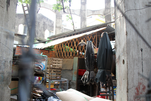 Nhà dân dưới hai thủy đài 100 tuổi ở Sài Gòn bị di dời