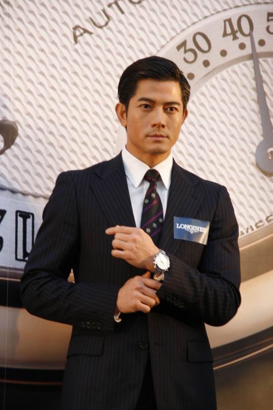 Những người yêu cũ không đỡ được của Cbiz: Kẻ tranh thủ dựa hơi tình địch, người mỉa mai tình cũ là đôi giày không vừa chân