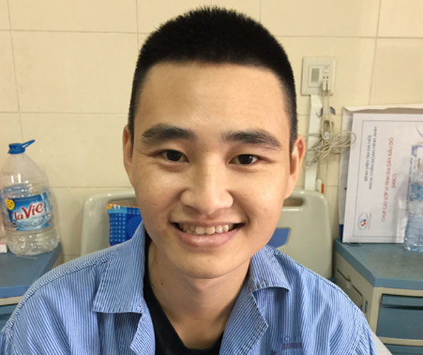 Ca mổ phức tạp cắt khối u thần kinh nặng 3 kg cho chàng trai trẻ